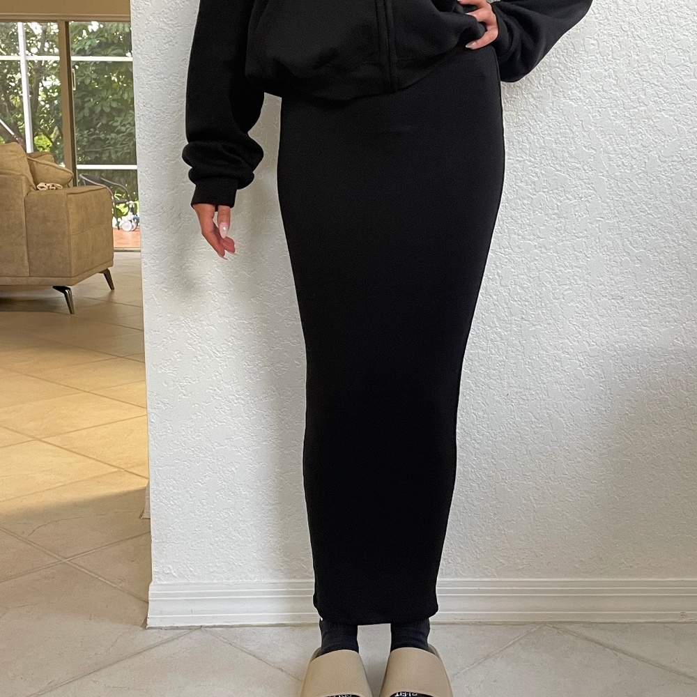 The Hourglass MIDI Skirt